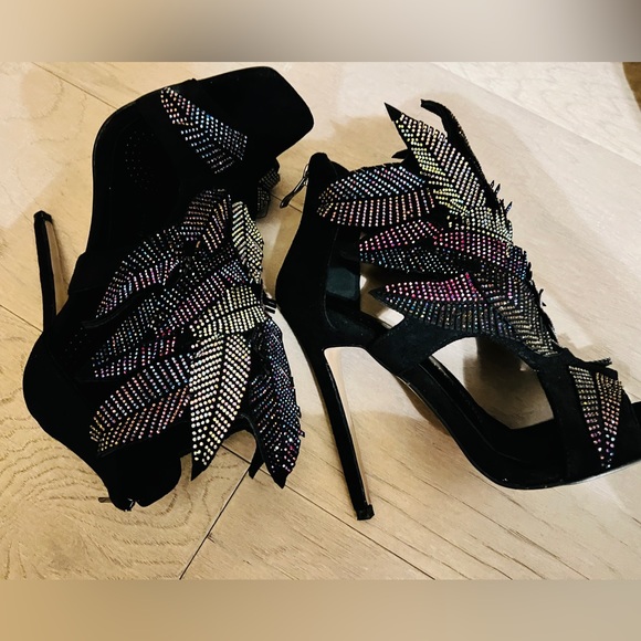 Azalea Wang Black Faux Suede beaded Heel. Leaf design. Size 8. BRAND NEW - Picture 3 of 8